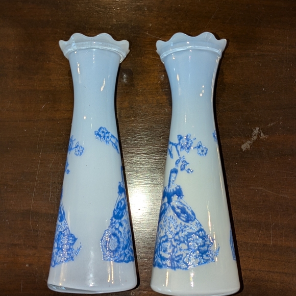 Rare VTG Pair Of Blue Glass Vases, Crinoline Lady Style Pattern Reverse Painted - Picture 2 of 9